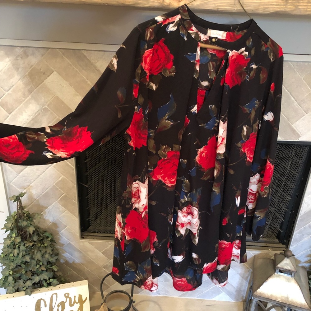 Altar’d State oversized floral key-hole blouse - M